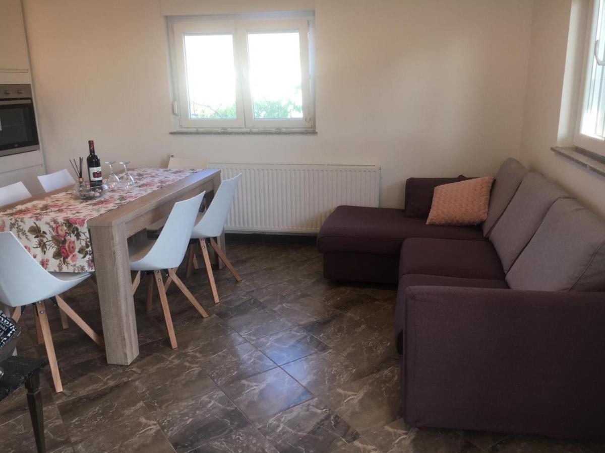 Appartement Apartman Anita à Konjevrate Extérieur photo
